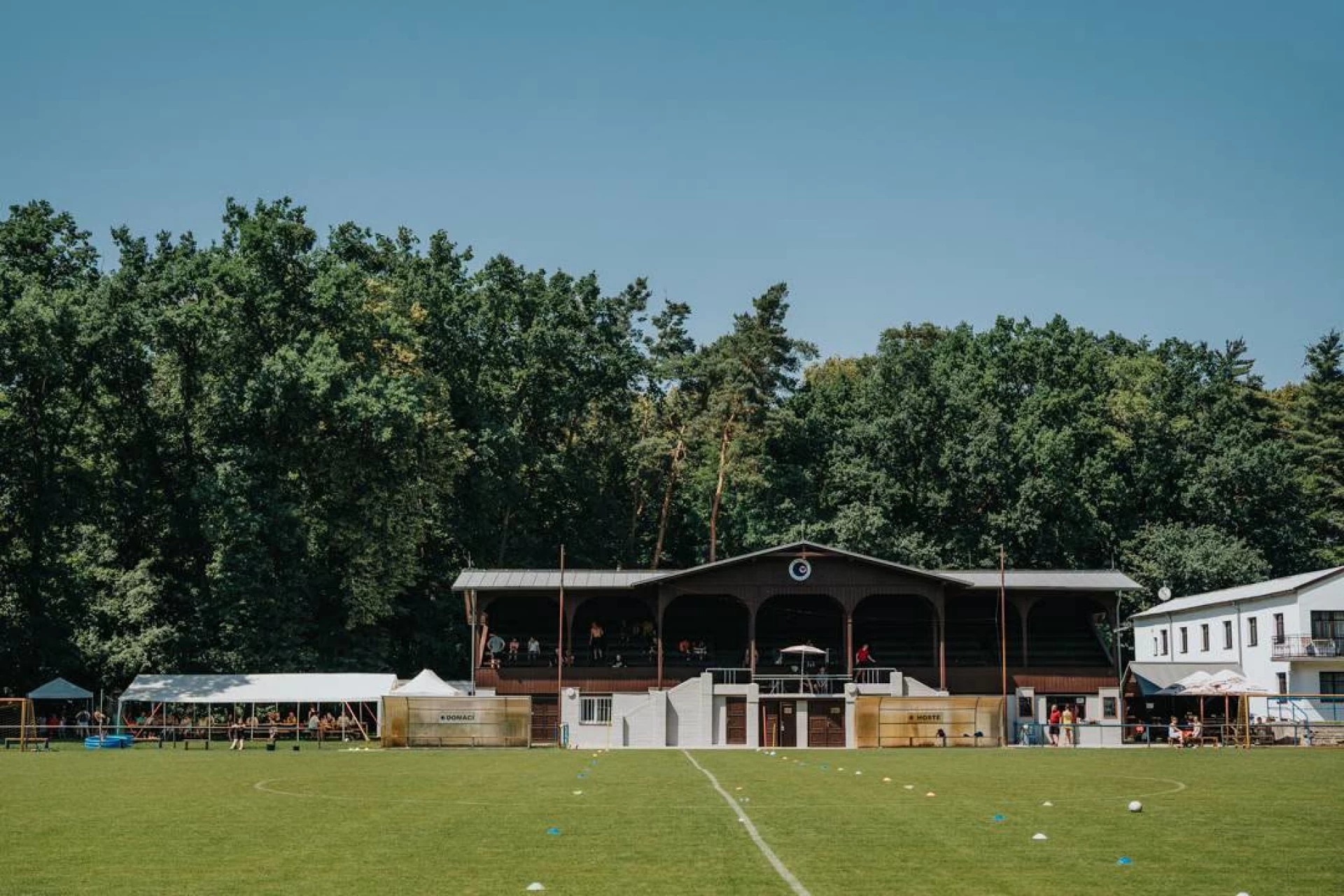 Slavnostní otevření zrekonstruované tribuny - fotografie 2